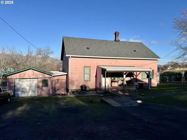 823 W 8th St, TheDalles, OR 97058