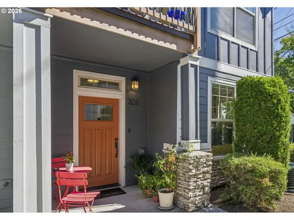 326 NE Morgan St #8-3, Portland, OR 97211