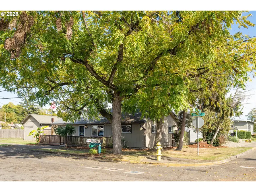 575 S 2nd St, Harrisburg, OR 97446 - #2
