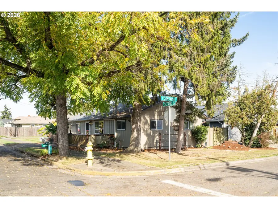 575 S 2nd St, Harrisburg, OR 97446 - #3
