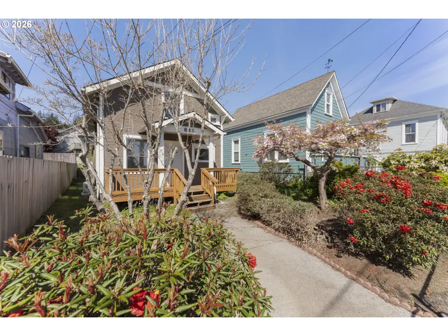 625 S 9th St, Coos Bay, OR 97420 - #2