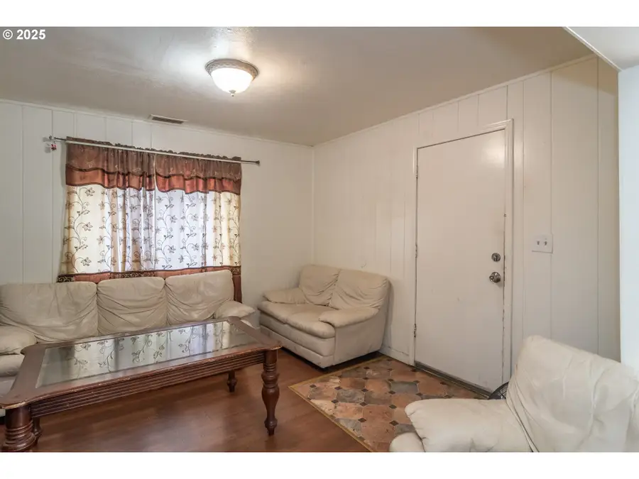 1224 NE Freemont Ave, Roseburg, OR 97470 - Image #3