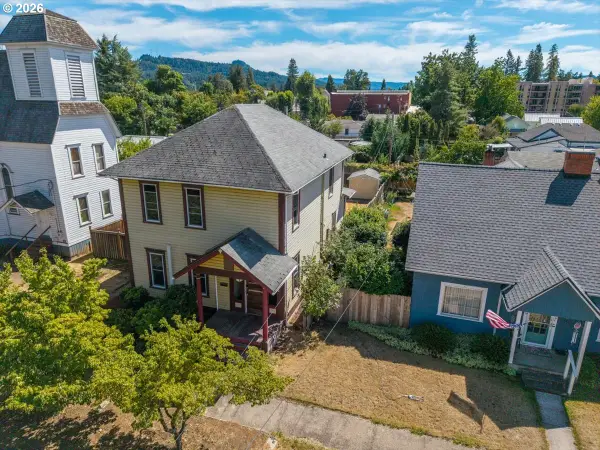 823 Birch Ave, CottageGrove, OR 97424