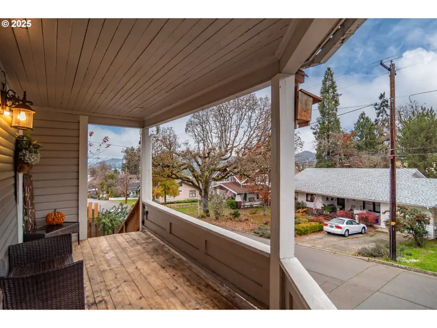 1335 SE Lane Ave, Roseburg, OR 97470 - Image #2