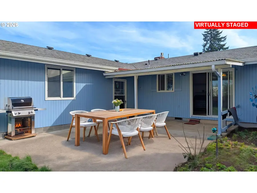 1050 E Jackson Ave, Cottage Grove, OR 97424 - #2