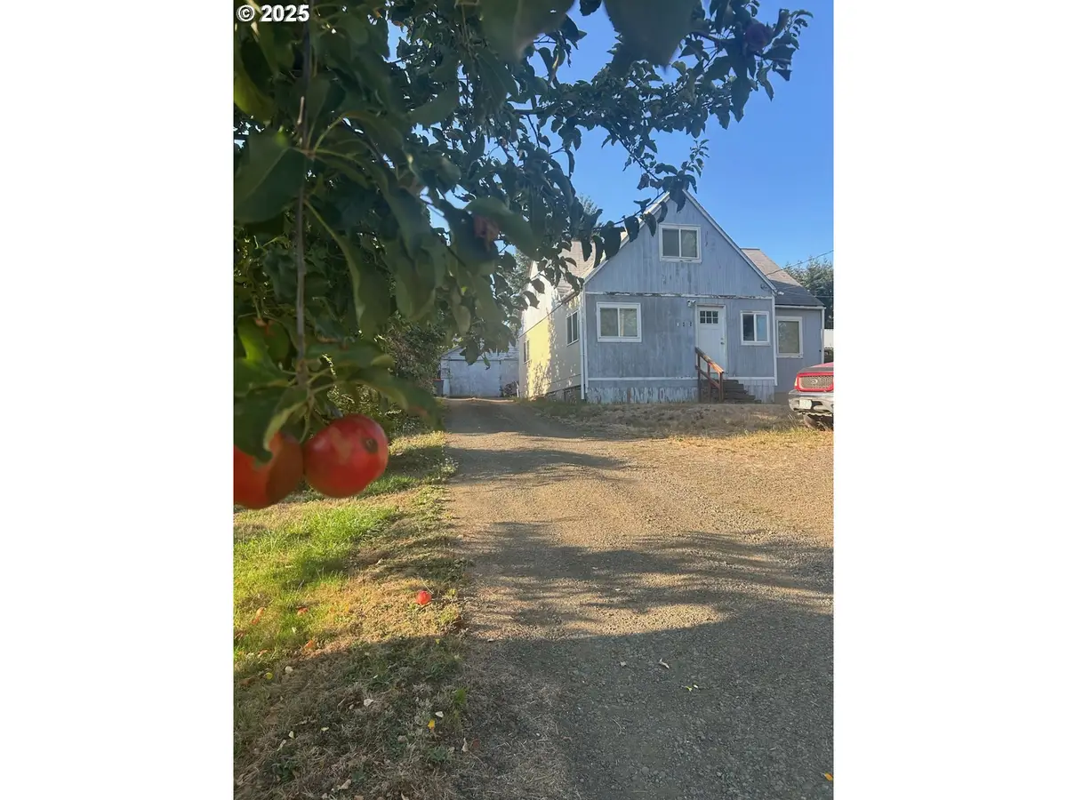 122 NE 4th St, Willamina, OR 97396 - Image #1