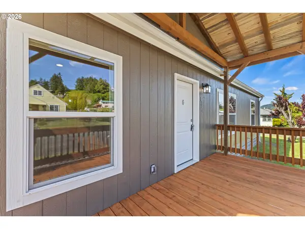 1314 Bothwick St, MyrtlePoint, OR 97458