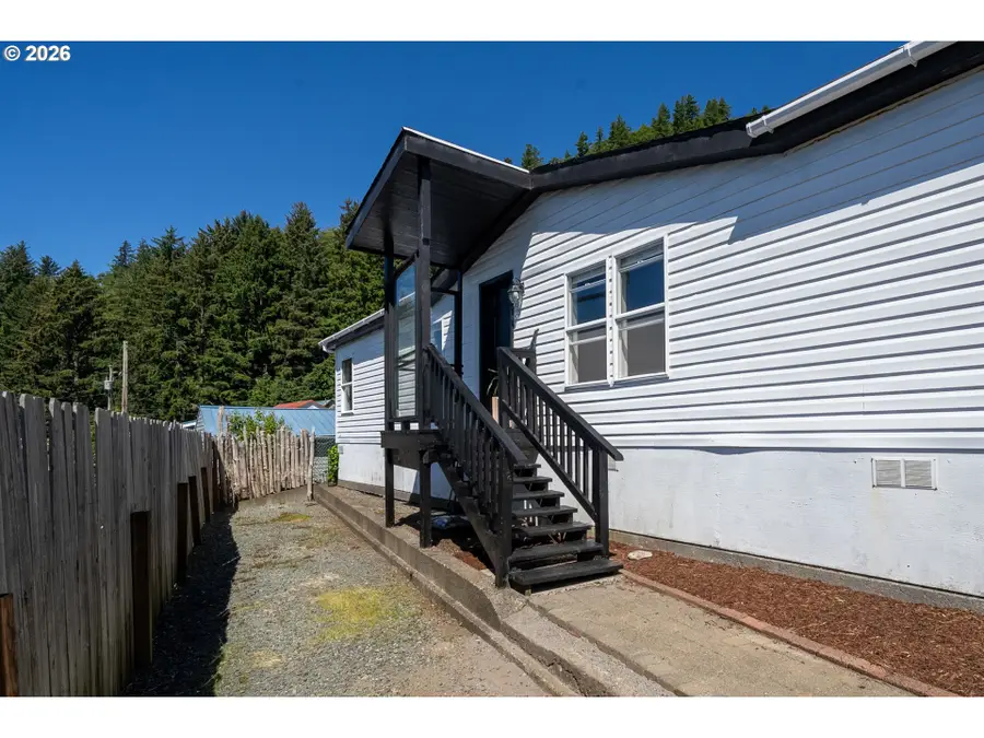 902 Acacia Ave, Garibaldi, OR 97118 - #3