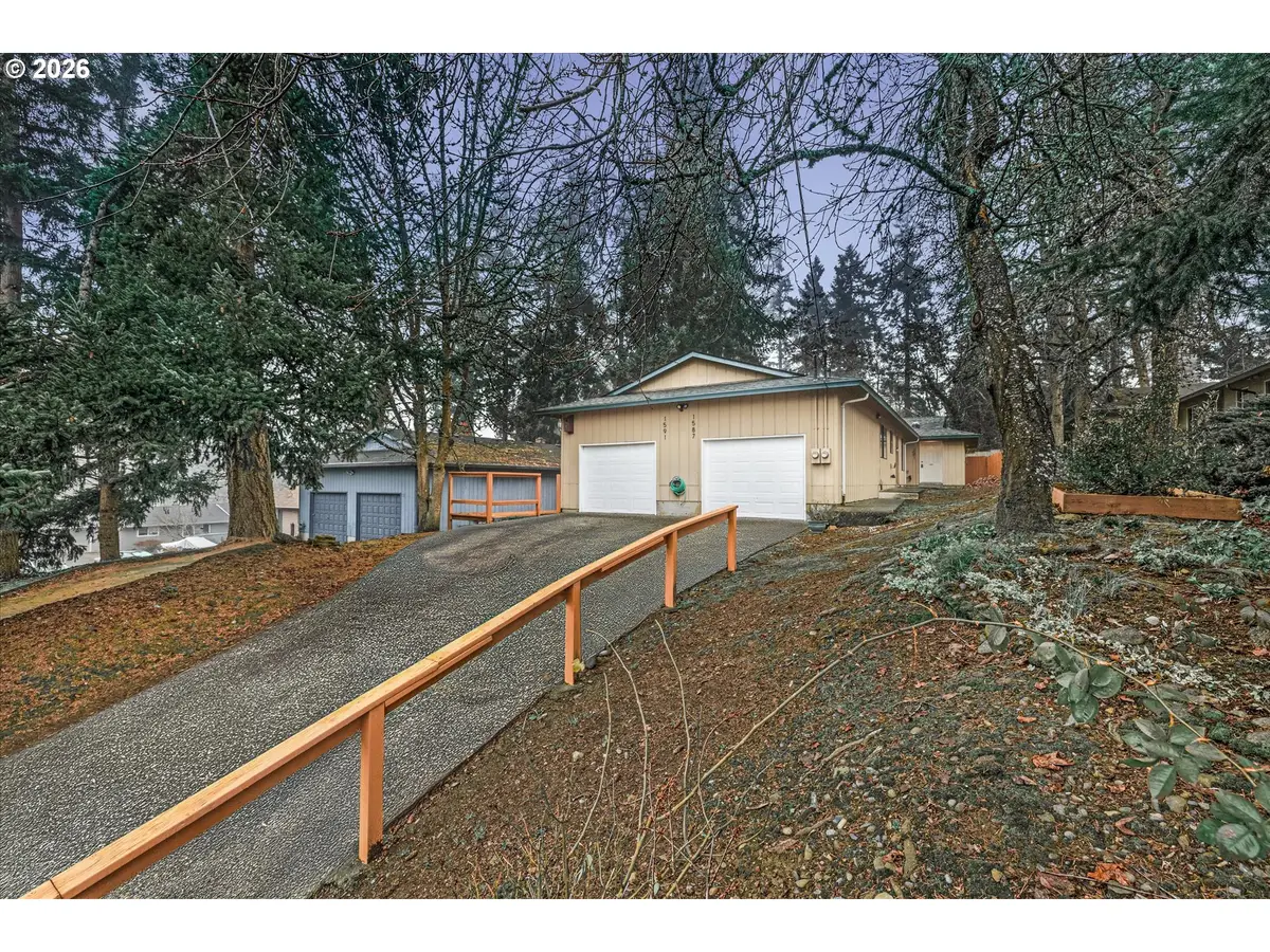 1587 SE Oak Grove Blvd, Milwaukie, OR 97267 - Image #1