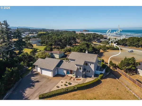 1122 Three Wood Dr, Bandon, OR 97411