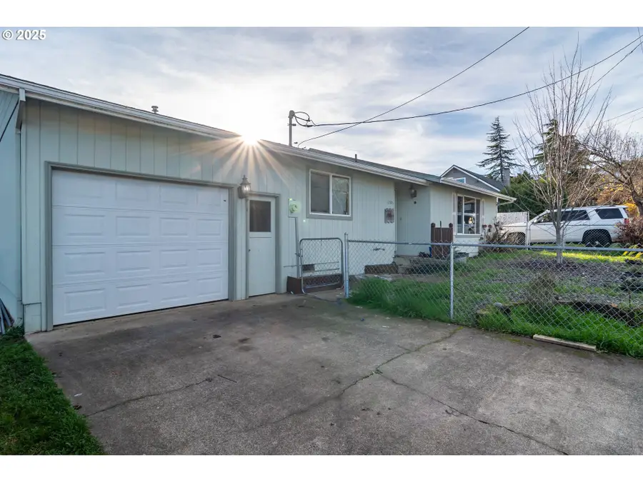 1785 NW Grove St, Roseburg, OR 97471 - Image #3