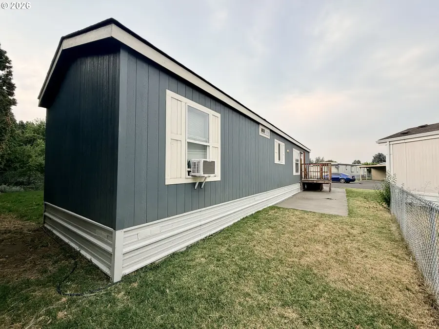 1040 SW 11th St #44, Hermiston, OR 97838 - #3