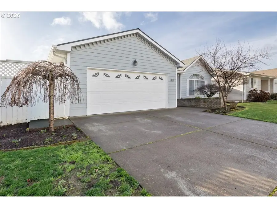 4240 NE Paintbrush Ct, Salem, OR 97305 - Image #2