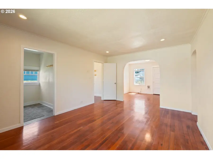 608 16th Ave, Longview, WA 98632 - #2