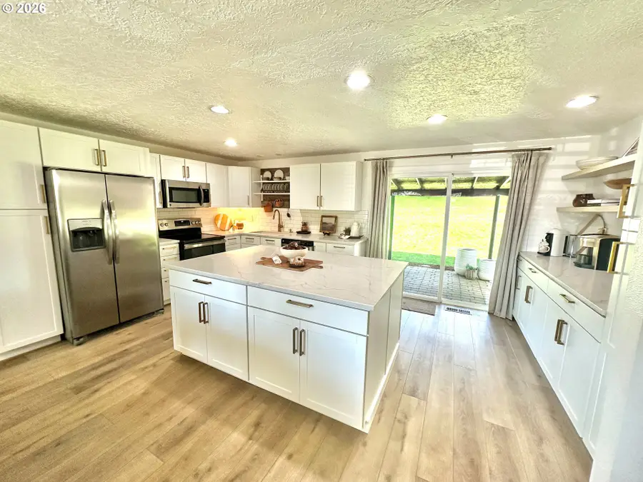 19251 Central Point Rd, Oregon City, OR 97045 - #3