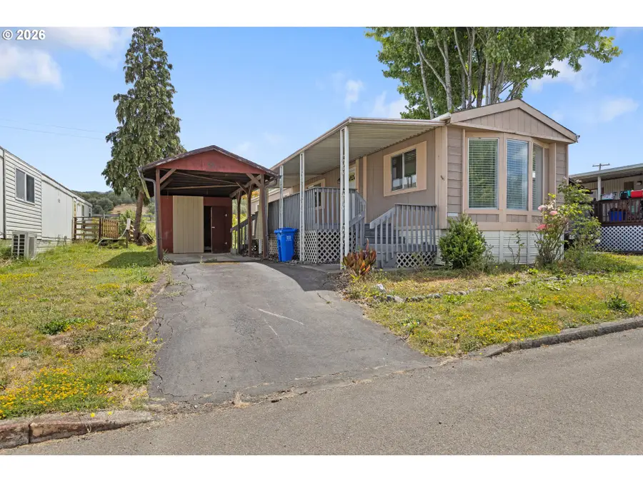 56 Manor Loop, Roseburg, OR 97471 - #3