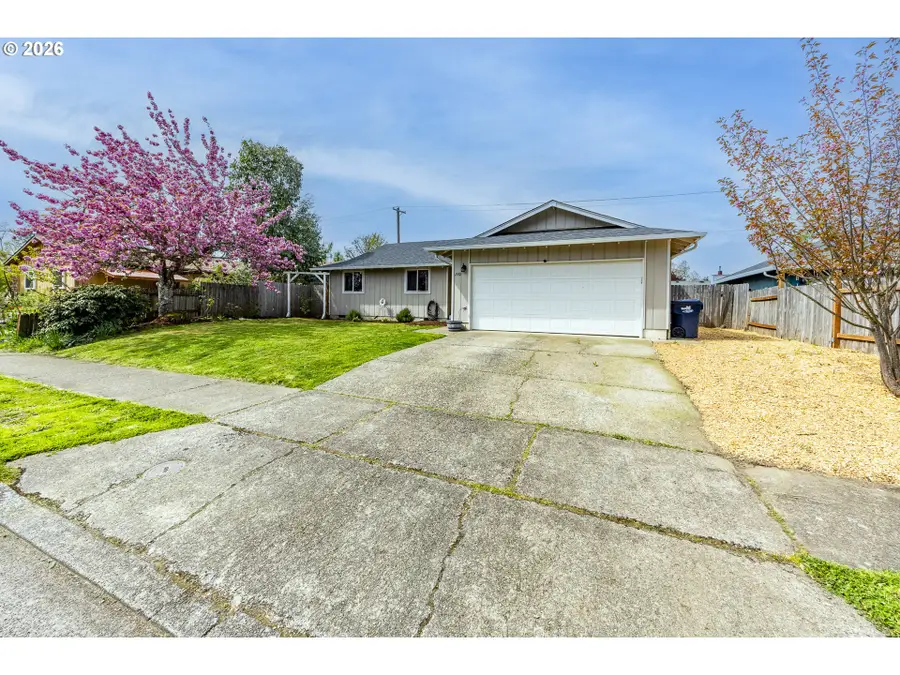 1530 Dola St, Eugene, OR 97402 - #2