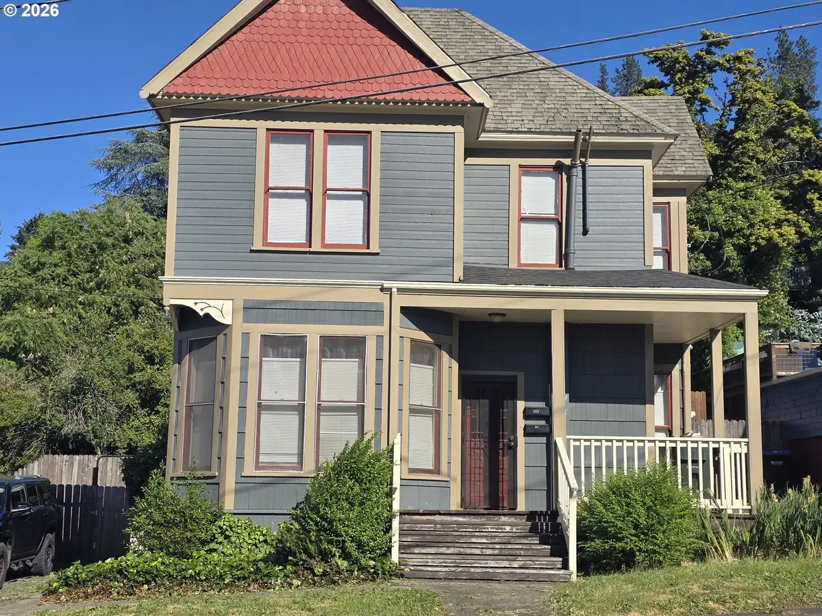 925 SE Main St, Roseburg, OR 97470 - #1