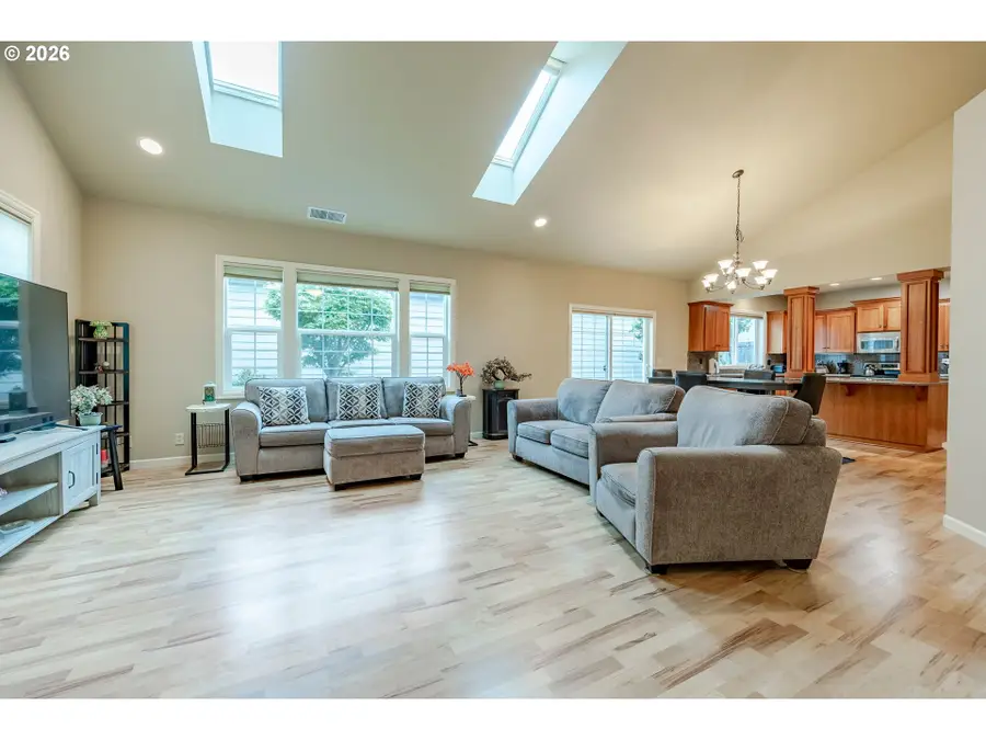 3128 Lake Crest Dr, Eugene, OR 97408 - #2