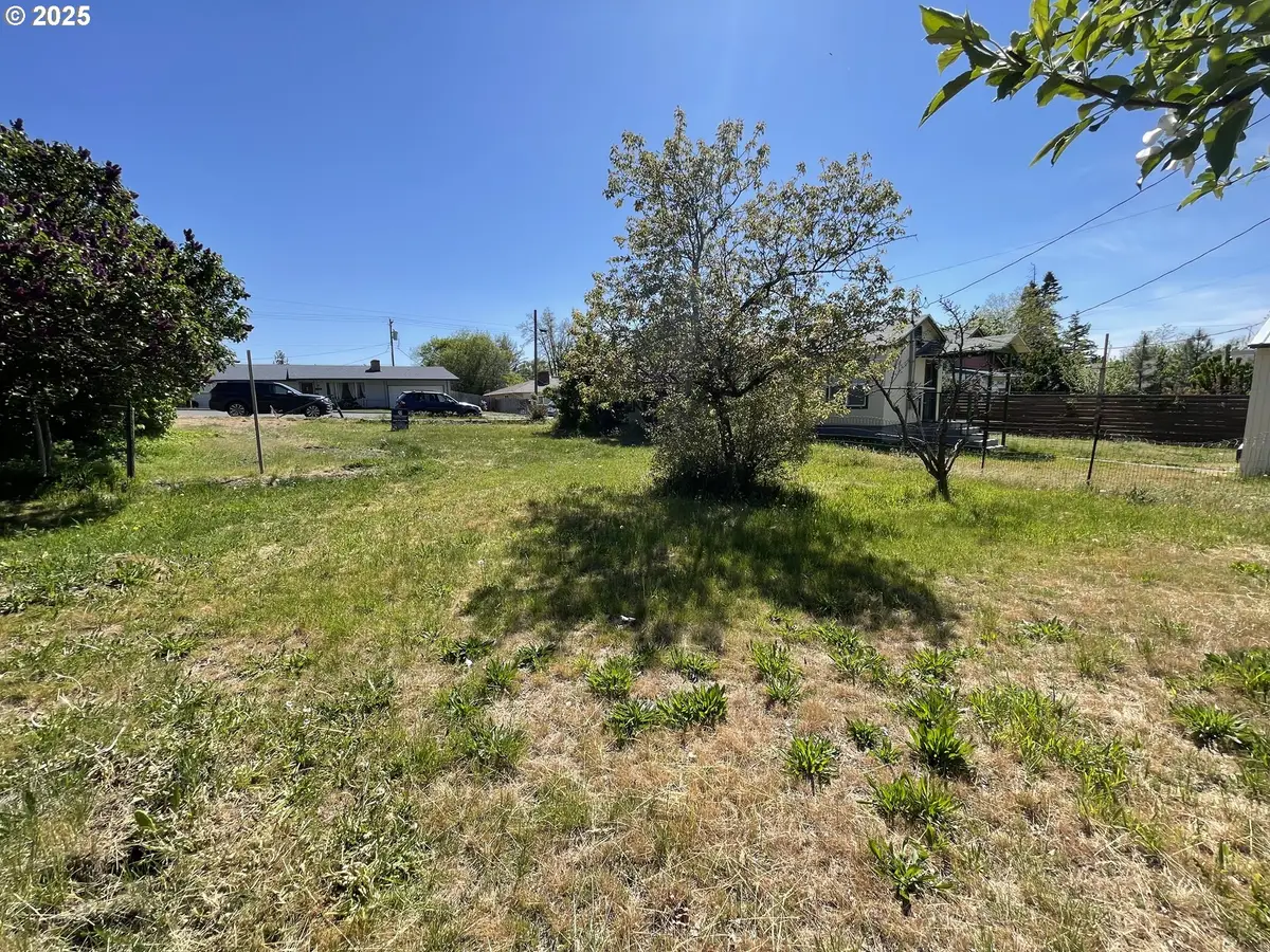 E Court St, Goldendale, WA 98620 - #1