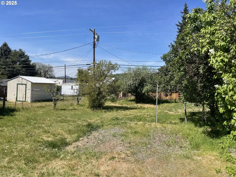 E Court St, Goldendale, WA 98620 - #3