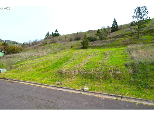 195 NE Sandy Ter, MyrtleCreek, OR 97457