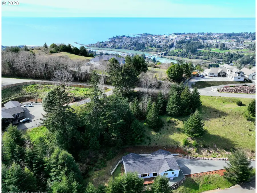 98205 Sunforest Ct, Brookings, OR 97415 - #2