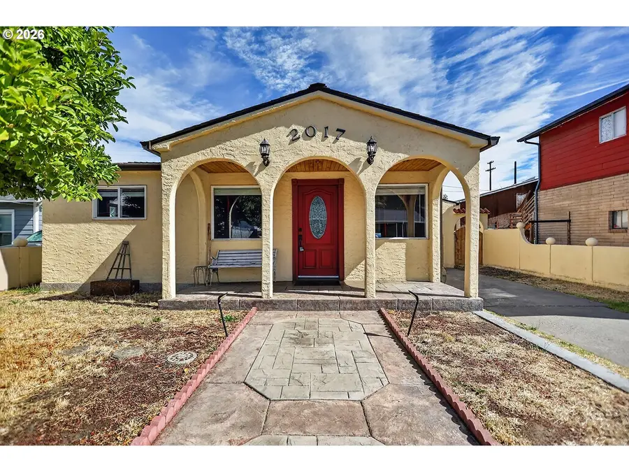2017 W 9th Pl, The Dalles, OR 97058 - #2