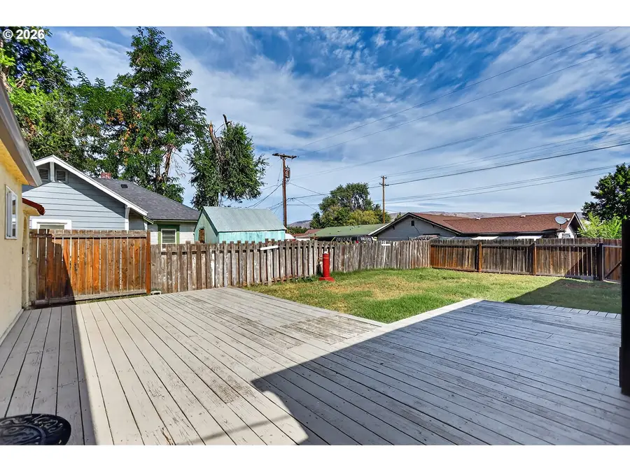 2017 W 9th Pl, The Dalles, OR 97058 - #3
