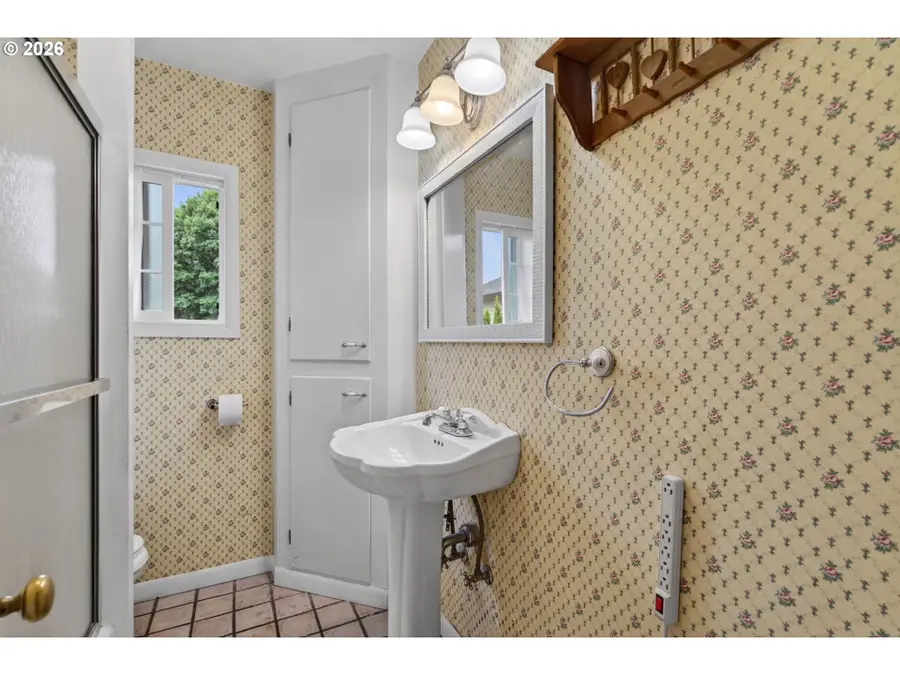 102 Nelson Ave, Kelso, WA 98626 - #3