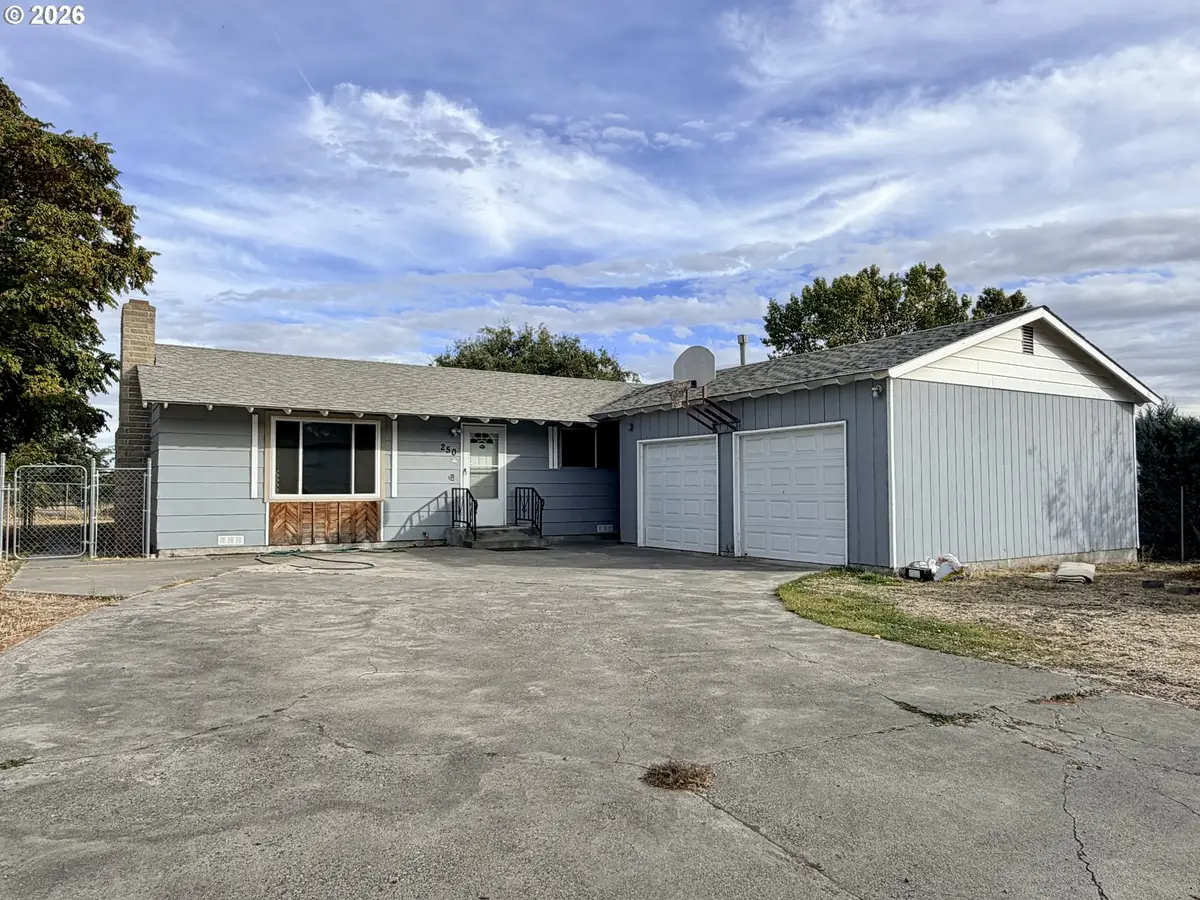 250 Willow Dr, Stanfield, OR 97875 - #1