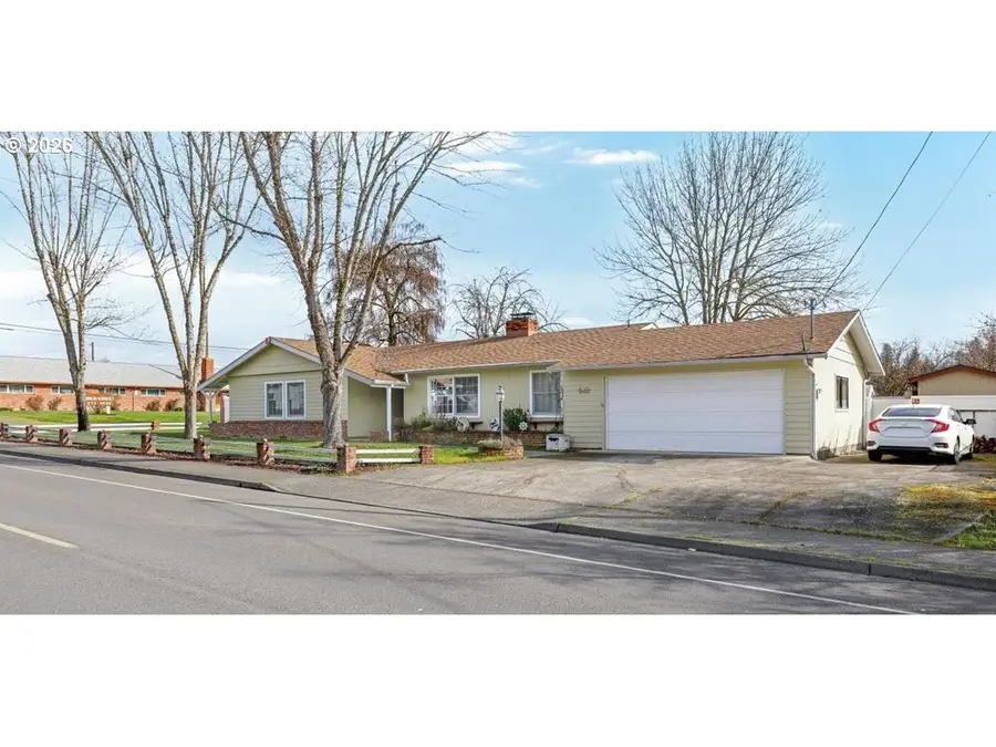 253 NW Glenhart Ave, Winston, OR 97496 - #3