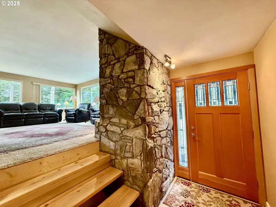 95089 Timber Park Ln, Eastside, OR 97420 - Image #3