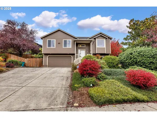 1035 E Pioneer Loop, LaCenter, WA 98629