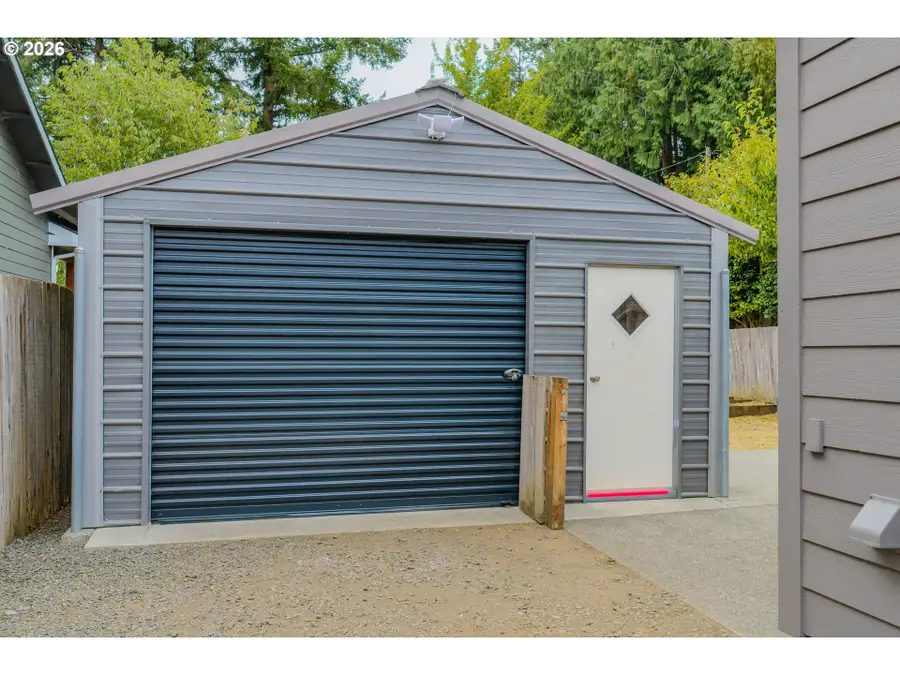 561 W 4th St, Coquille, OR 97423 - #3