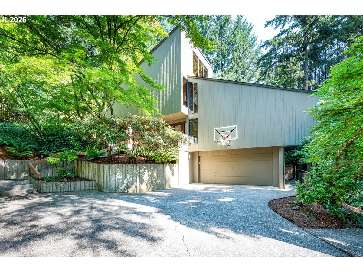 1858 Fircrest Dr, Eugene, OR 97403 - #1