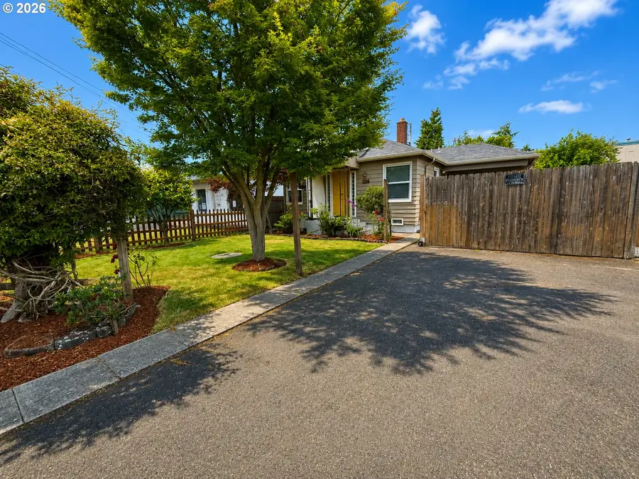 1664 Main St, Springfield, OR 97477 - #2
