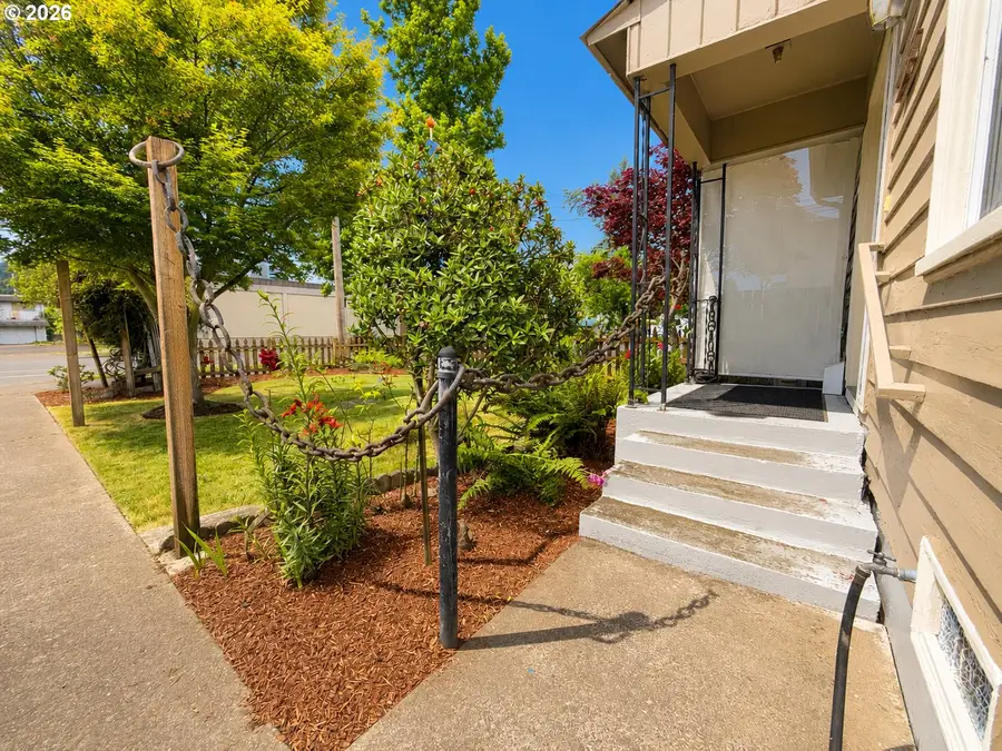 1664 Main St, Springfield, OR 97477 - #3
