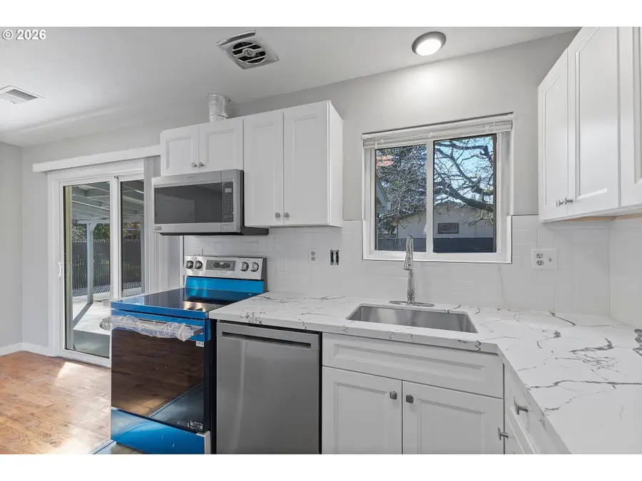 8930 SE Crystal Springs Blvd, Portland, OR 97266 - #3