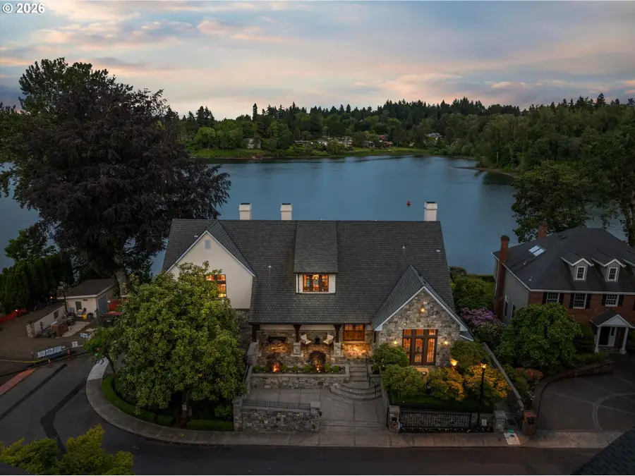 11859 S Riverwood Rd, Portland, OR 97219 - #2