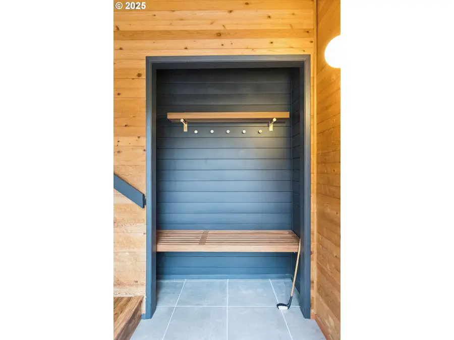 3 Mountain Cir, Lake Oswego, OR 97035 - Image #3