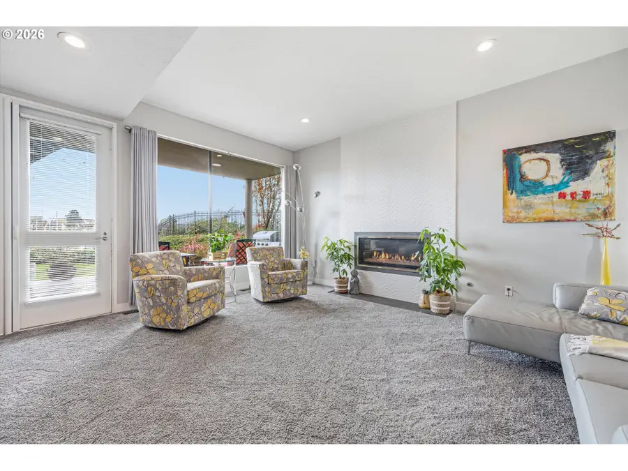 401 N Tomahawk Island Dr #18, Portland, OR 97217 - #2