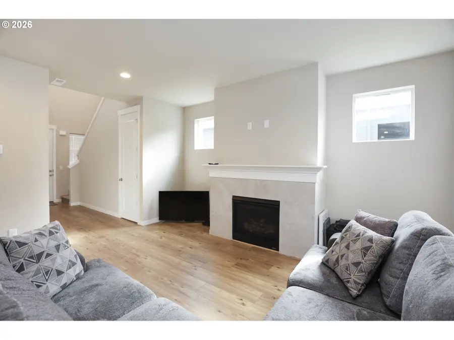 2437 W 8th Ave, Junction City, OR 97448 - #3