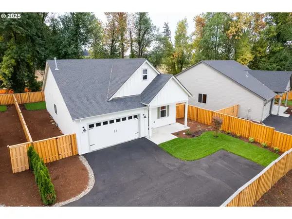 855 Oakleaf Way, Silverton, OR 97381