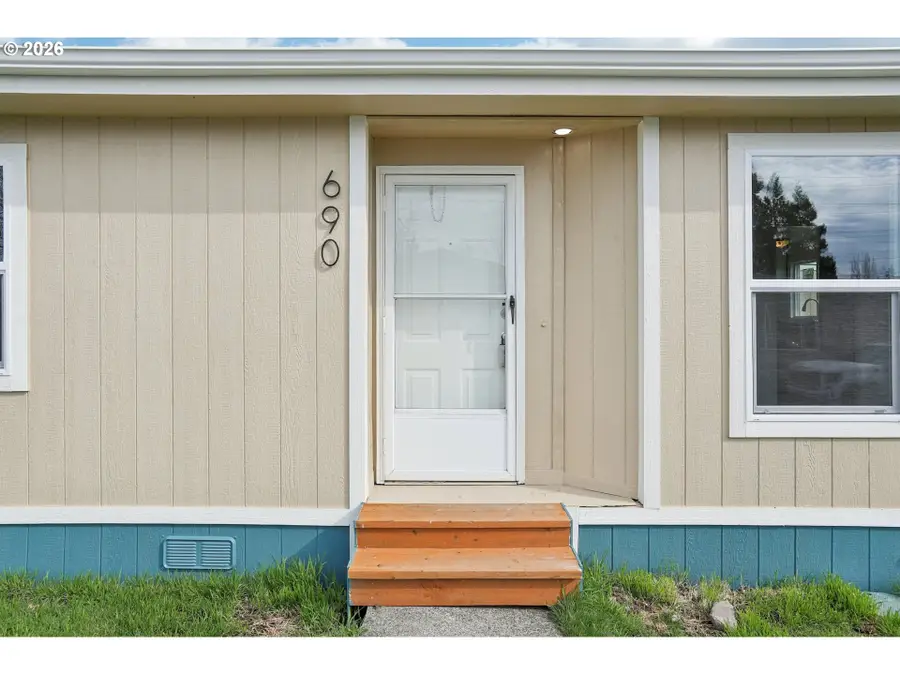 690 SW Liberty Bell Dr, Beaverton, OR 97006 - #2