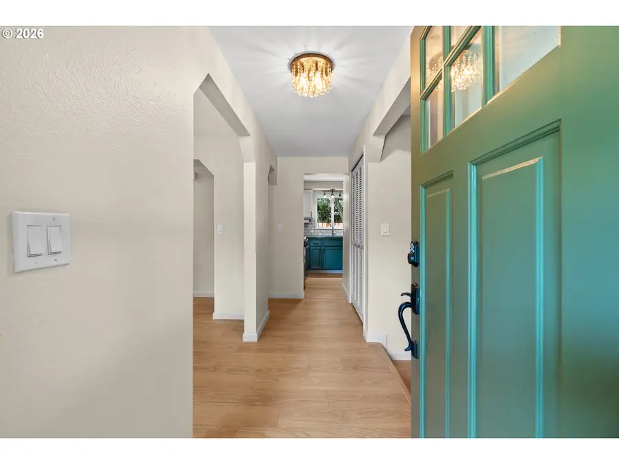 2211 SW Marigold St, Portland, OR 97219 - #3