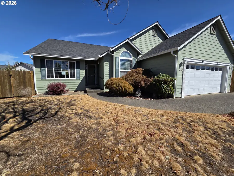 204 Greyfox Dr, Sutherlin, OR 97479 - #2
