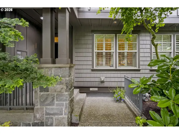 669 SW Trillium Creek Ter, Portland, OR 97225