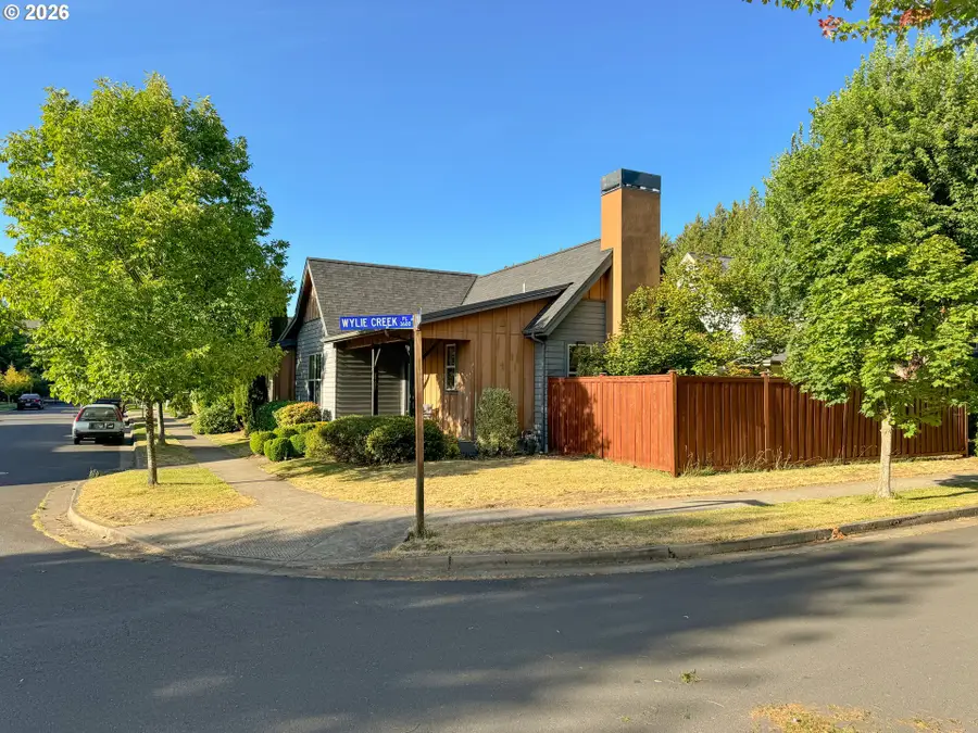375 Mia Ln, Eugene, OR 97401 - #3