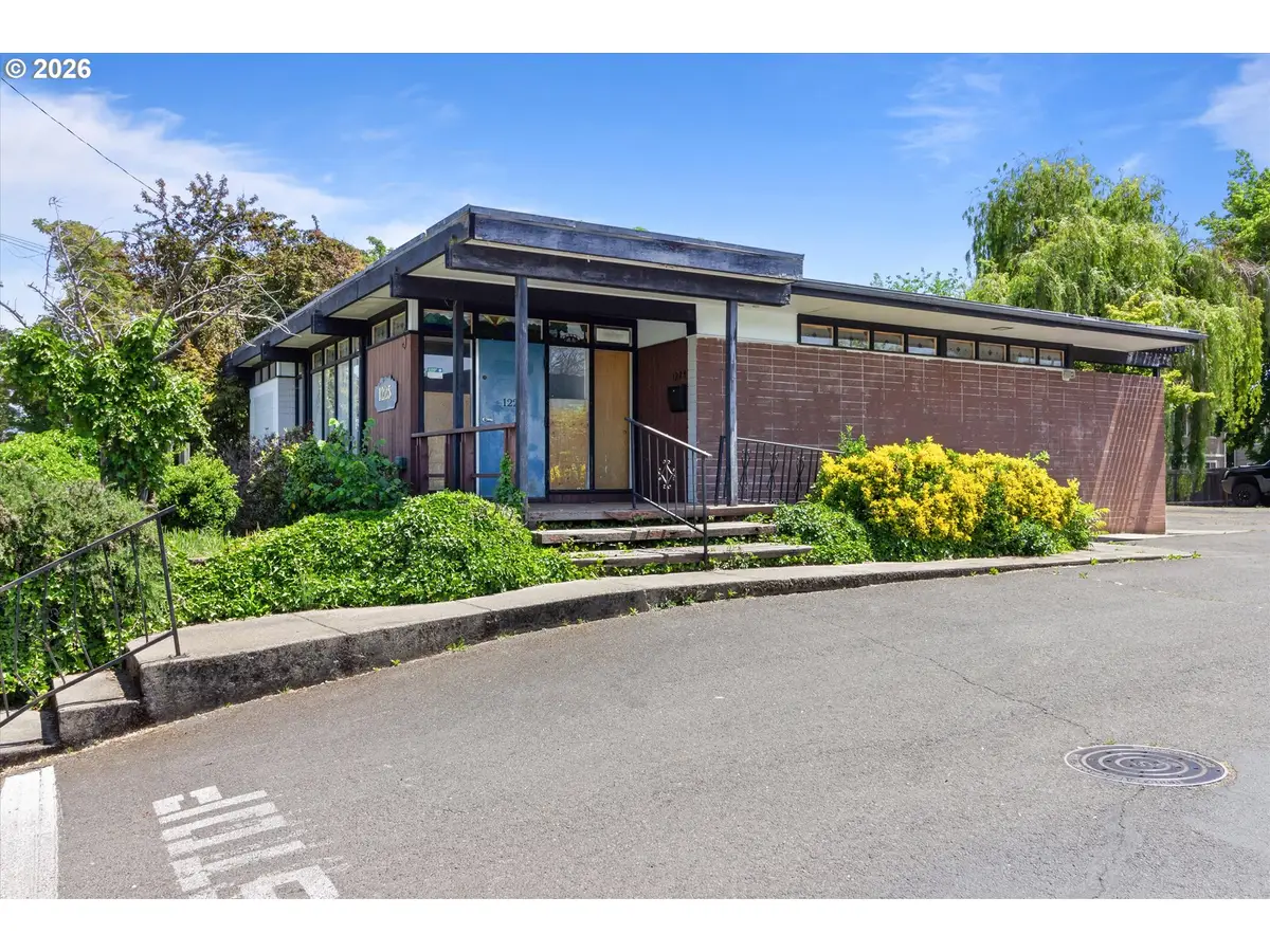 1225 W Main St, Medford, OR 97501 - Image #1